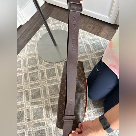 Authentic Louis Vuitton Abbesses Monogram Messenger Bag - Picture 8 of 11